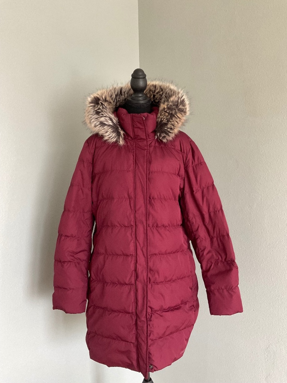 LANDS END BURGUNDY DOWN COAT SIZE XL